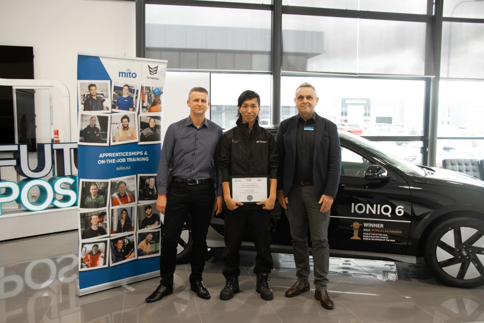  Hyundai Technician Receives New Zealand Certificate in EV Automotive Engineering 