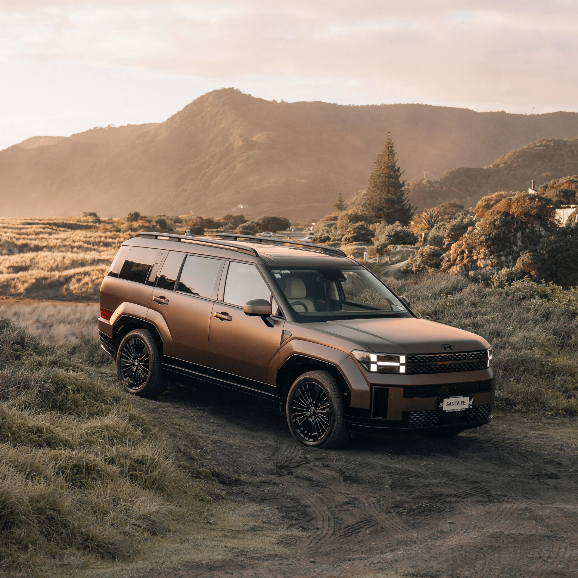 <p>The all-new SANTA FE <span>perfectly balances slick city styling with a robust, adventurous look. With multi-terrain capabilities, all-new SANTA FE can also walk-the-talk.</span></p>