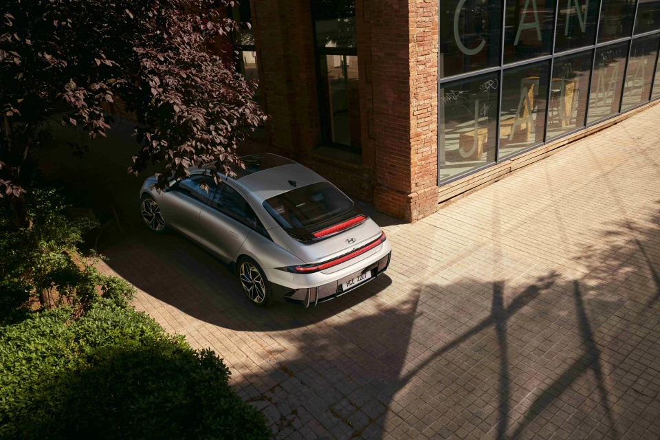 Hyundai IONIQ 6 Electrified Streamliner Debuts with Extended Range and Innovative Personal Space